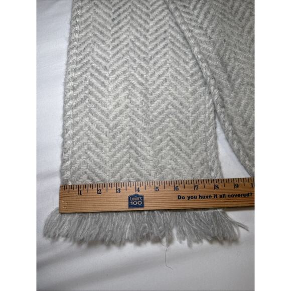 John Branigan Weavers Wool Blend Fringe Scarf Gray Cream Herringbone Womens NWT - Picture 11 of 12